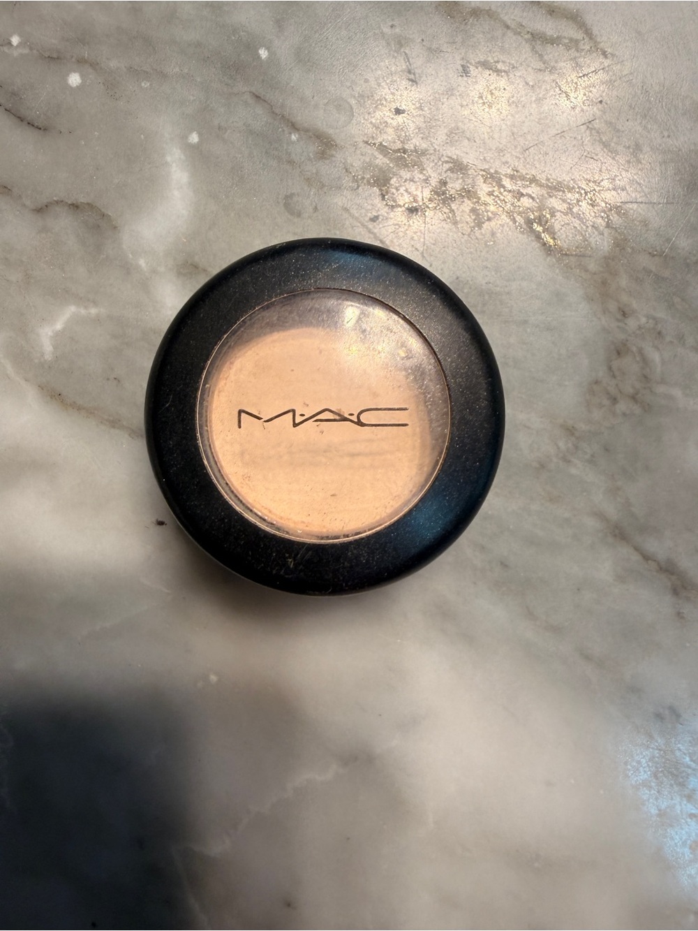 MAC Cosmetics Eyeshadow Single - Soft Beige “Vanilla” in velvet finish